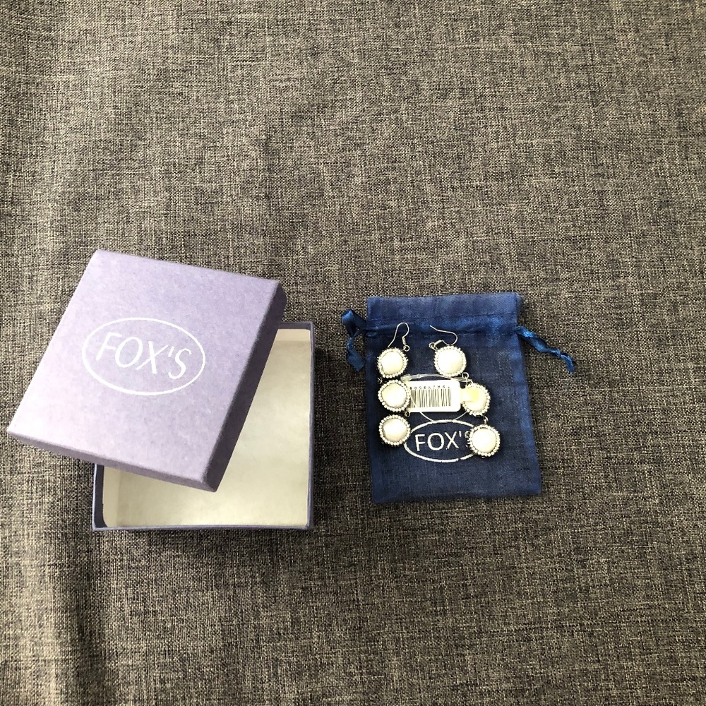 Beautiful FOX's drop earrings NWT!